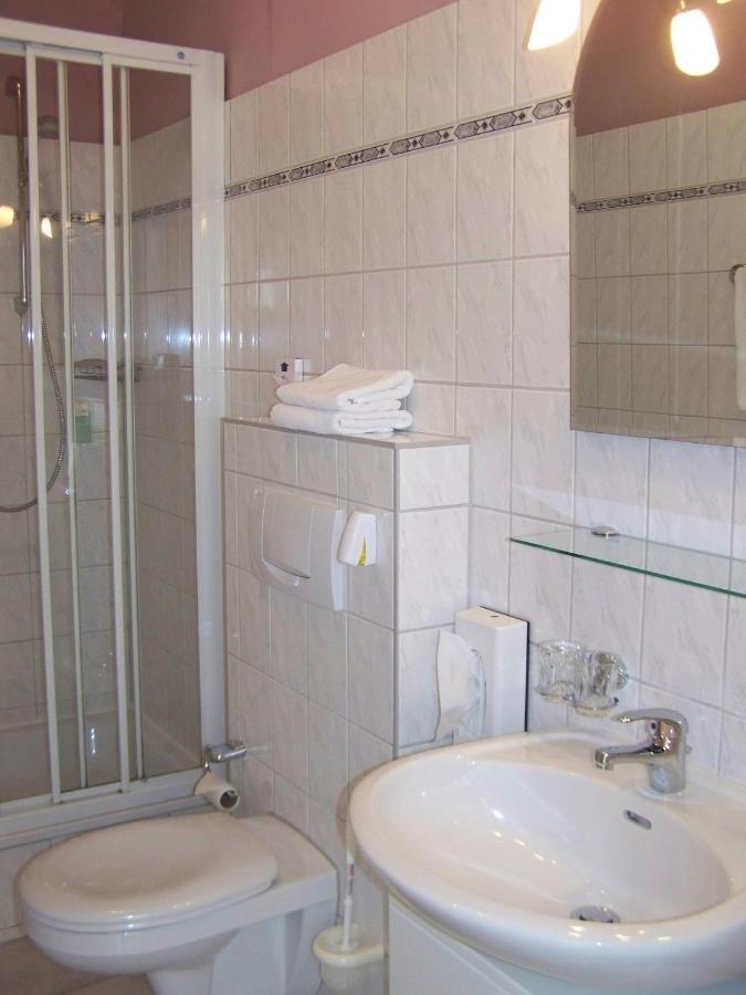 Hotel Zur Linde Meldorf Exteriör bild