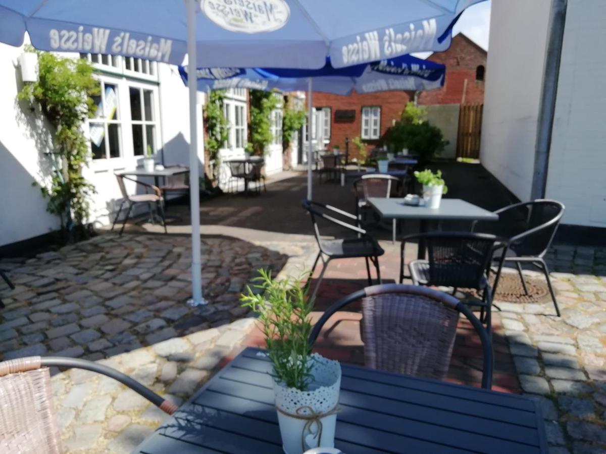 Hotel Zur Linde Meldorf Exteriör bild